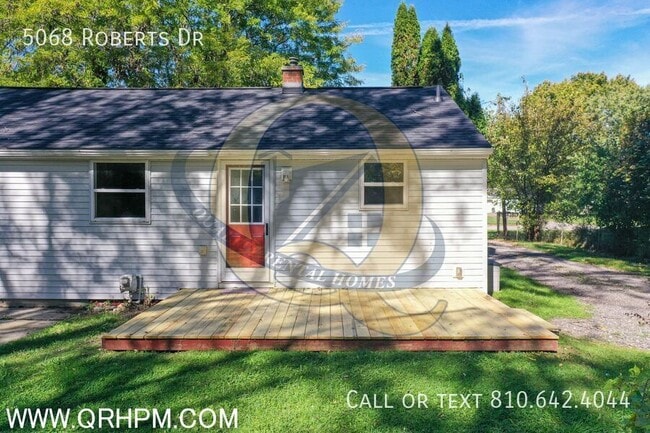 Building Photo - 5068 Roberts Dr