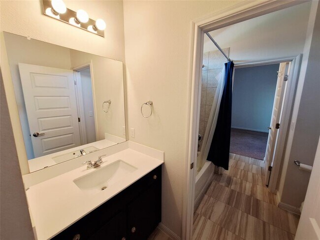 Building Photo - 7800 Hillock Terrace