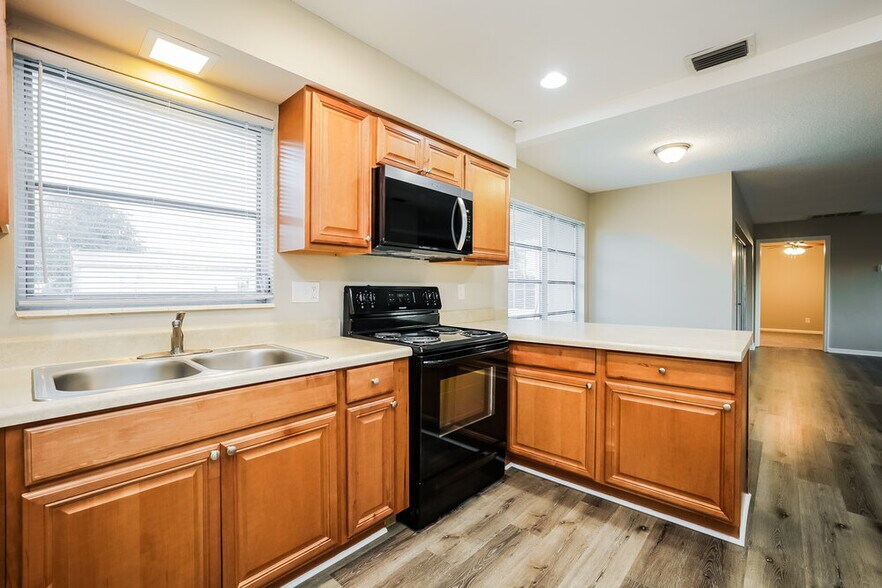 Building Photo - 115 Daleview Ave