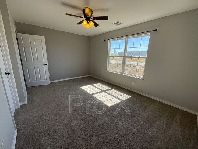 Building Photo - 618 Easton Dr