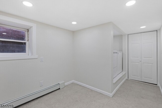 Building Photo - 86 Farnham Ave