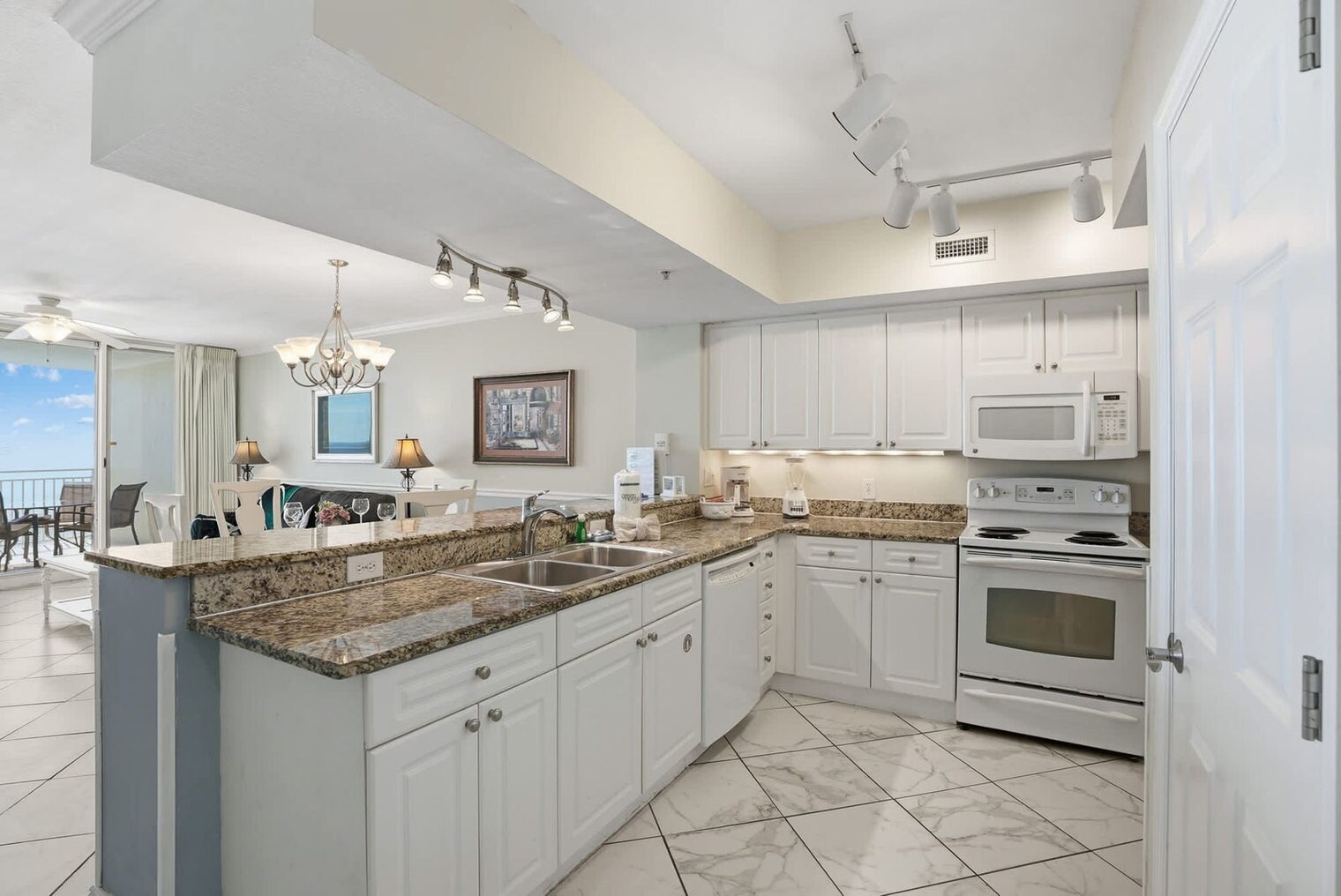 Building Photo - 14825C2 Front Beach Rd