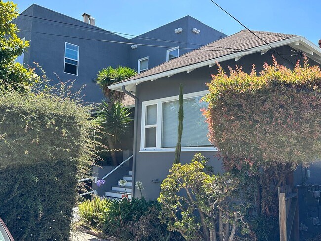 Building Photo - 817 52nd St