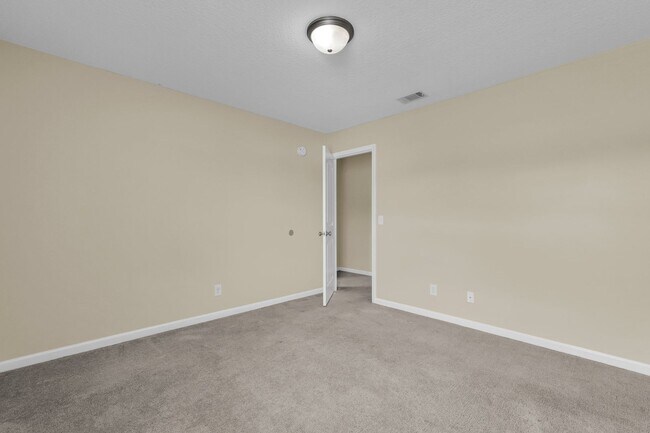 Building Photo - AVAILABLE MAY 2025 [NO PETS PREFERRED: x1 ...
