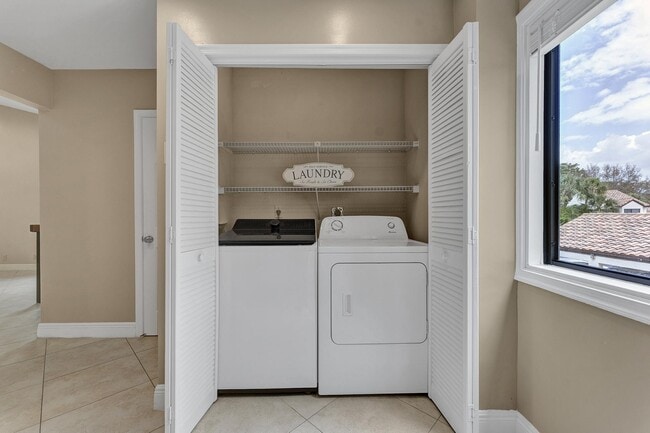 Building Photo - 7888 Granada Pl