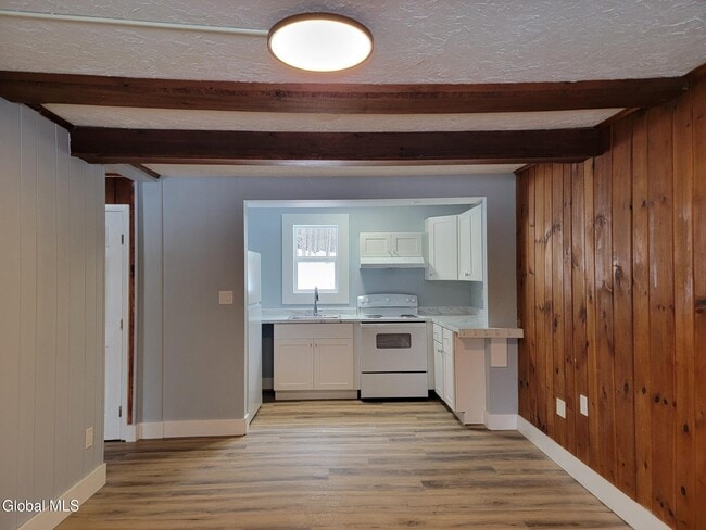 Building Photo - 827 US-9