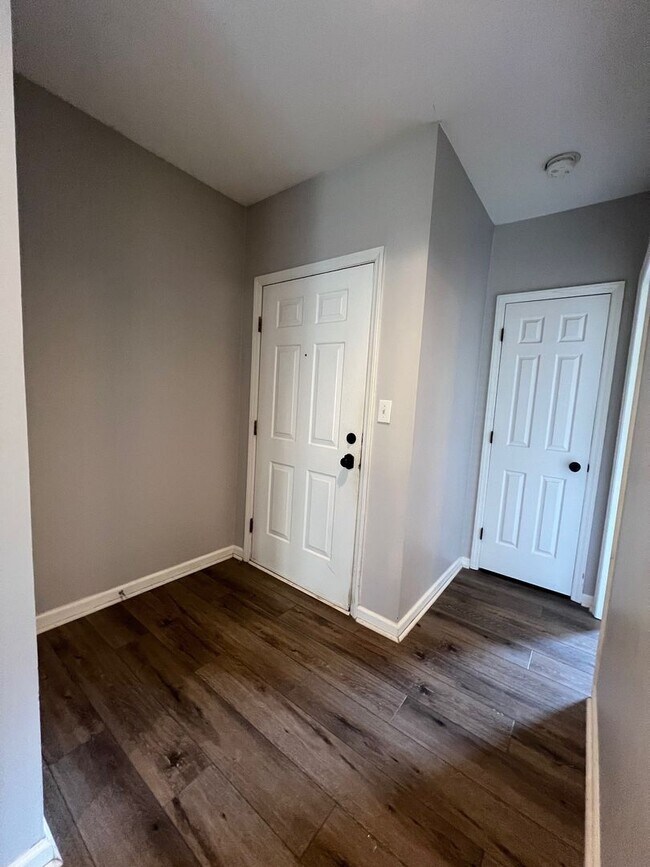 Building Photo - T.R. Lawing Realty Property