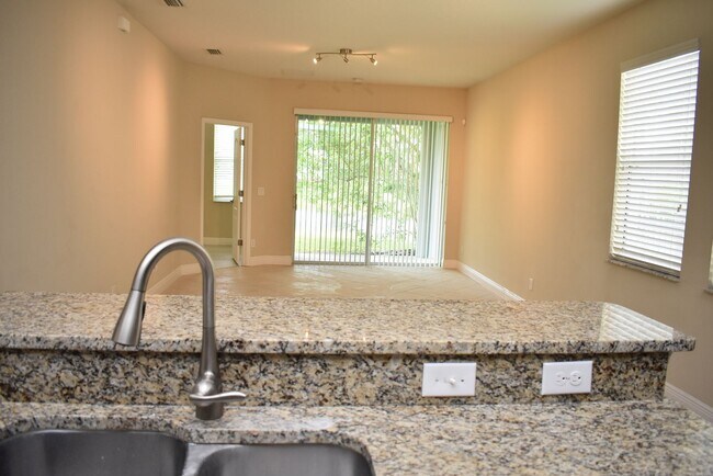 Building Photo - 5060 Creekside Park Ave