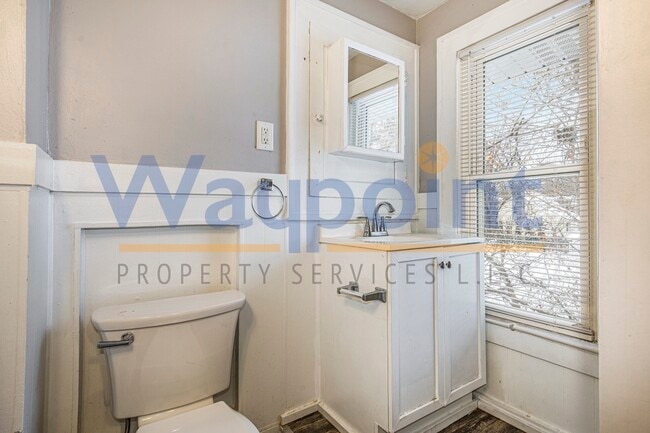 Building Photo - 912 Zeeland Ct NE