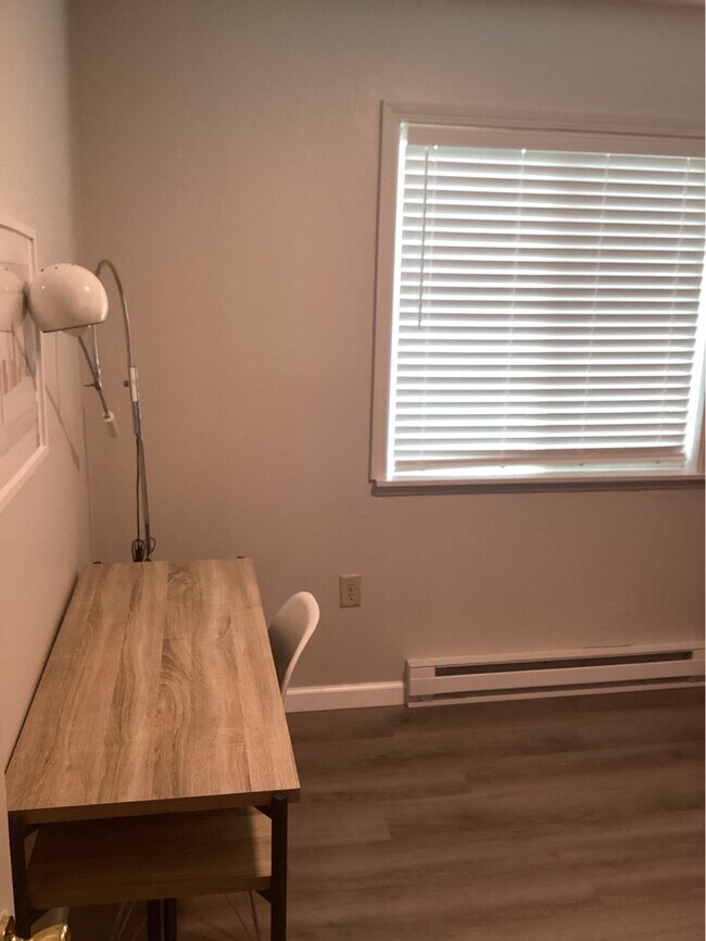 Building Photo - 30 Fern St