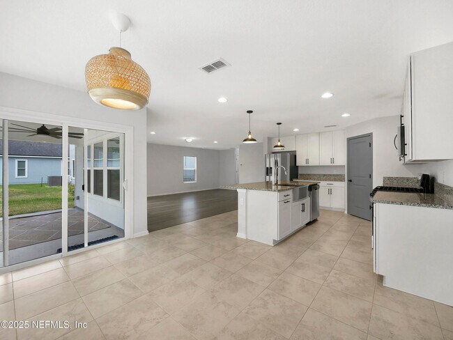 Building Photo - 597 Meadow Ridge Dr