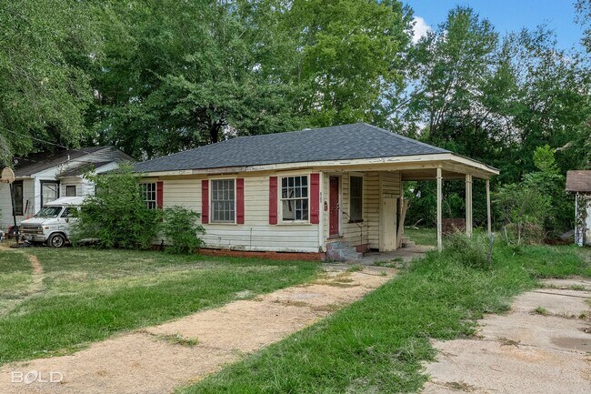 Building Photo - 2825 Essex St