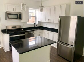 Building Photo - 3 Bedrooms with 2.5 Bathrooms