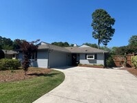 Building Photo - 6-month SUMMER rental within minutes of Wrightsville Beach!