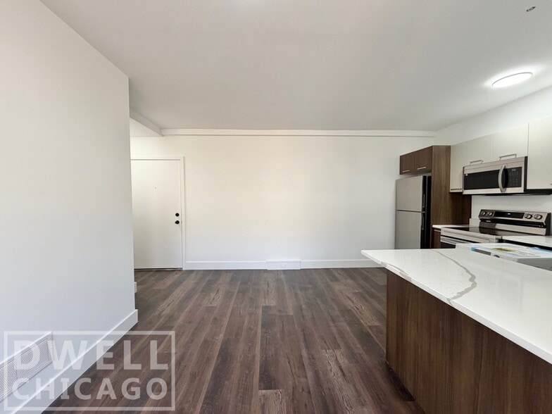 Building Photo - 5634 N Clark St