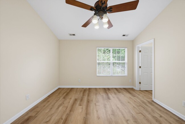 Building Photo - 106 Anterbury Dr