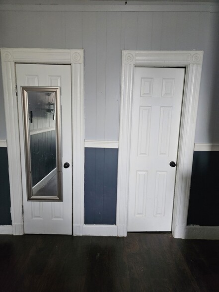 Building Photo - 693 Macdonough St