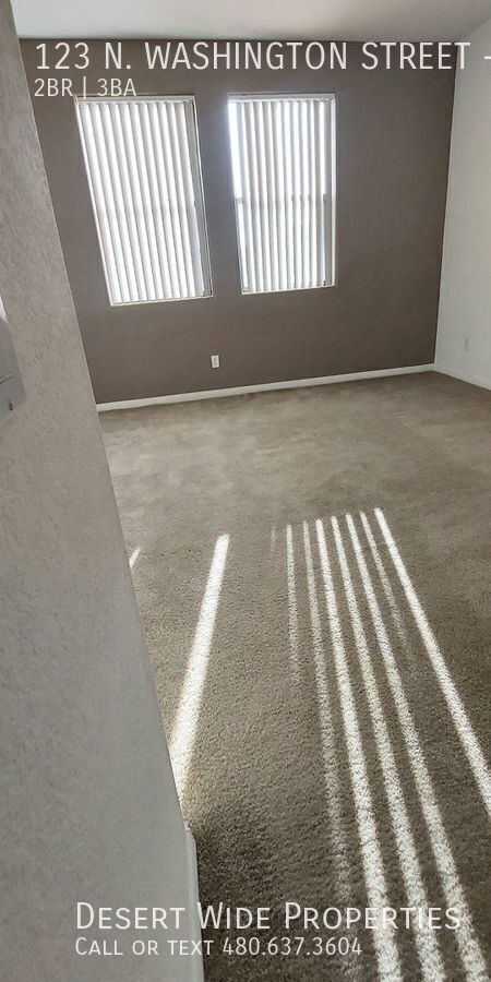 Building Photo - 123 N Washington St