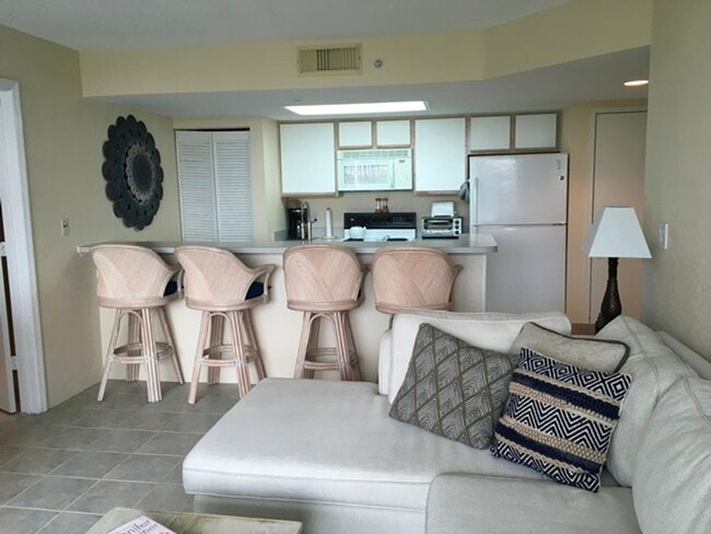 Building Photo - Great Amenities!
