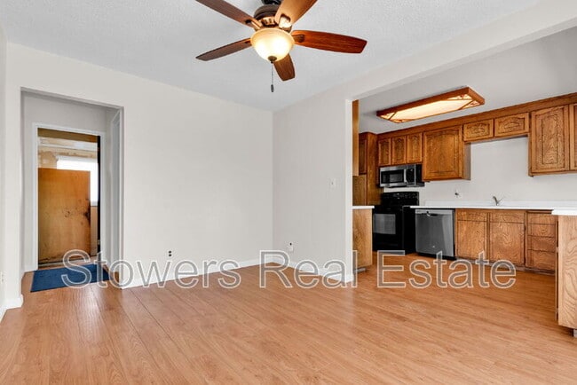 Building Photo - 275 Cameo Dr