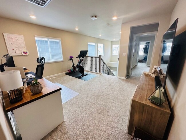 Building Photo - Spacious 4 bed 2.5 bath house in Cascade-Fairwood AC