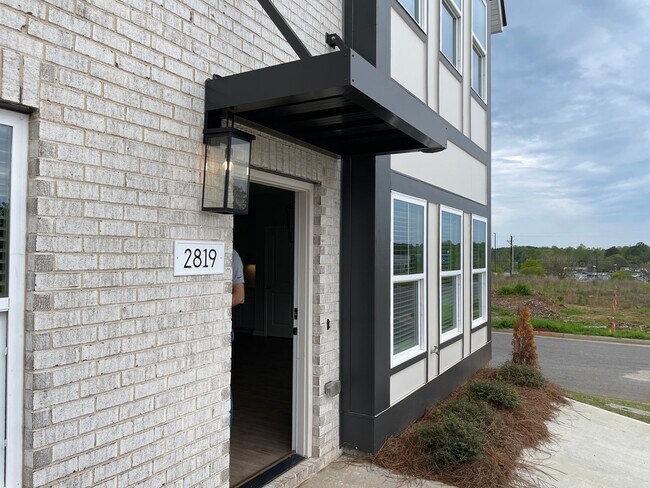 Building Photo - Townhome Available August 2026!