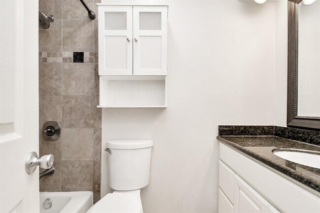 Building Photo - 11139 Holly Hill Ln