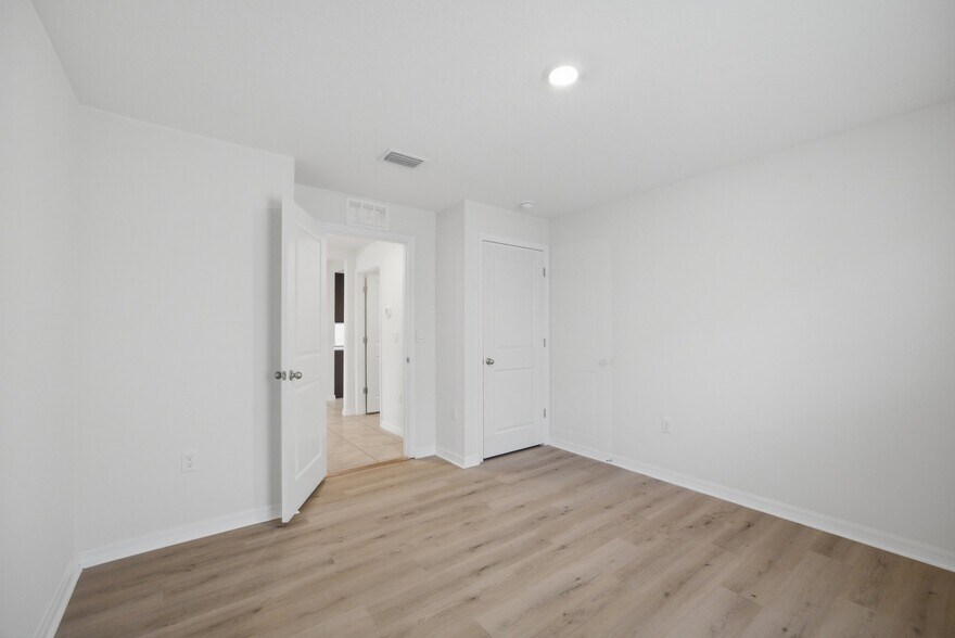 Building Photo - 2812 Gumbo Limbo Dr