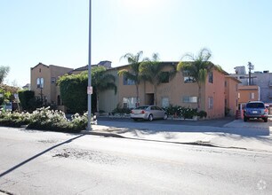 Building Photo - 6538 W Fountain Ave