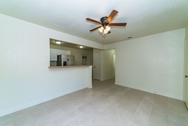 Building Photo - Charming 3-Bedroom