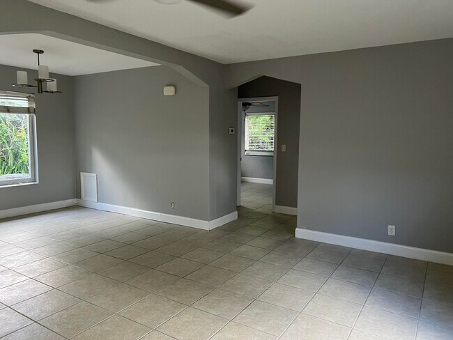 Building Photo - 113 Edwards Ln