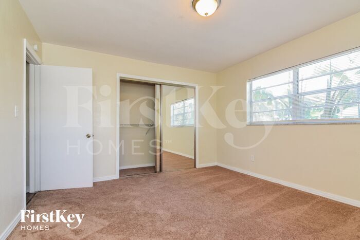 Building Photo - 4818 W Bay Villa Ave