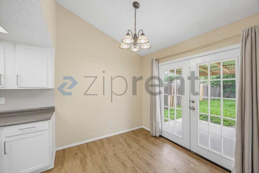 Building Photo - Unit