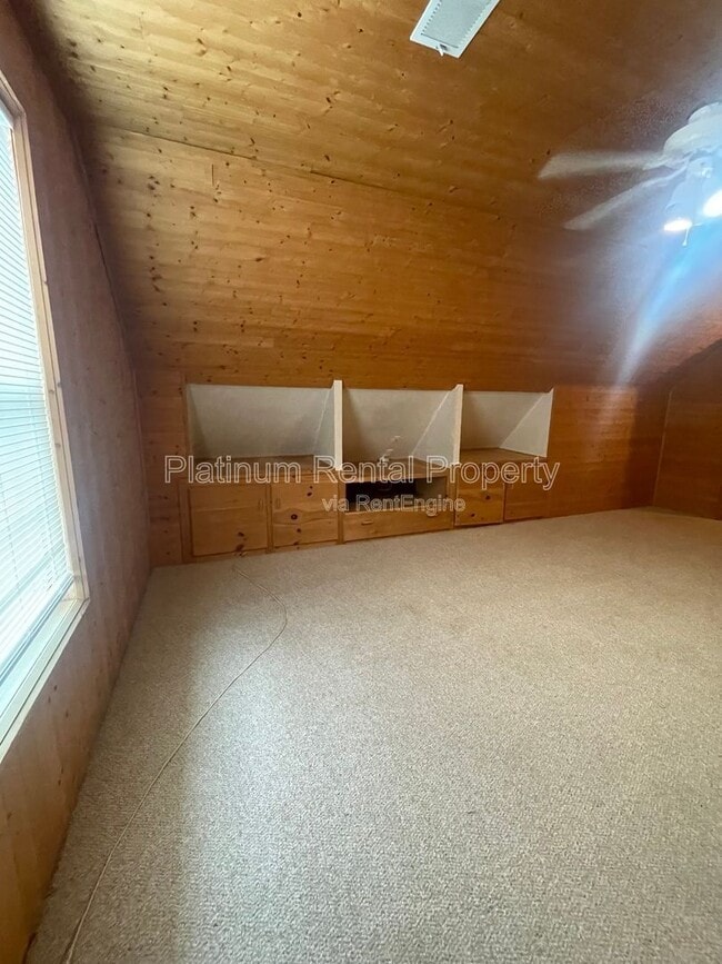 Building Photo - 475 Ellesmere Way