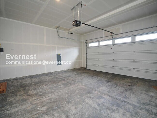 Building Photo - 33335 Crystal Ave SE