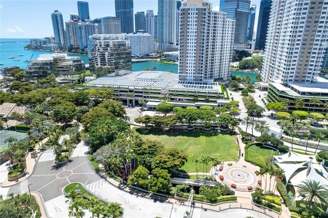 Building Photo - 888 Brickell Key Dr