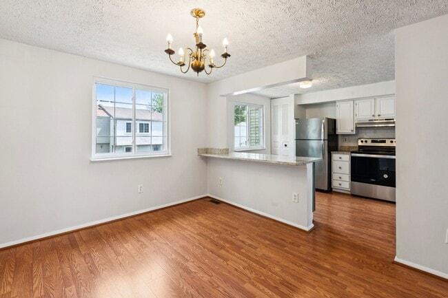 Building Photo - Conveniently located in the Courts of Tysons!