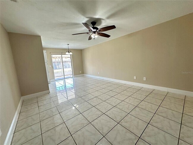 Building Photo - 27 W Country Cove Way