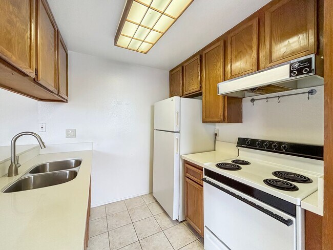 Building Photo - Charming 1BD/1BA Condo in University City ...