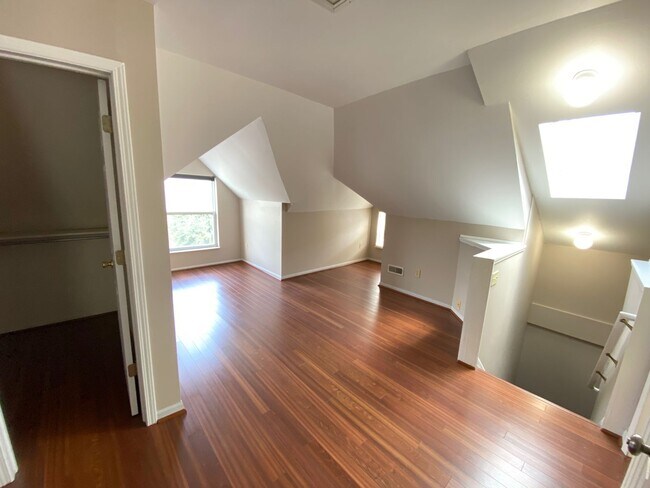 Building Photo - Sold to GW2 11/01/25 W Norwich Ave 32-34 TNR