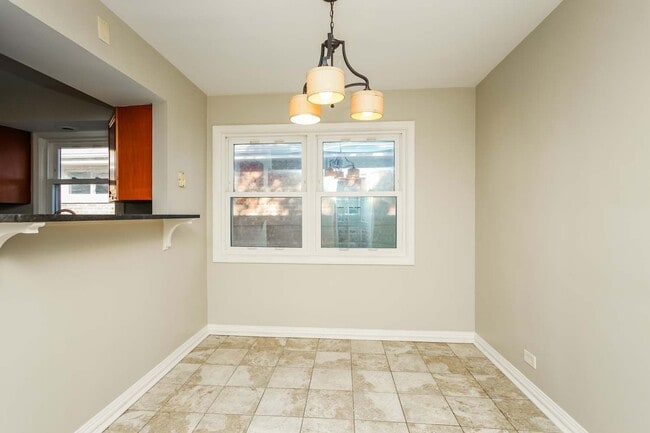 Building Photo - 10115 S California Ave