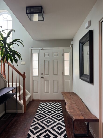 FOYER - 1537 Abigail Ln