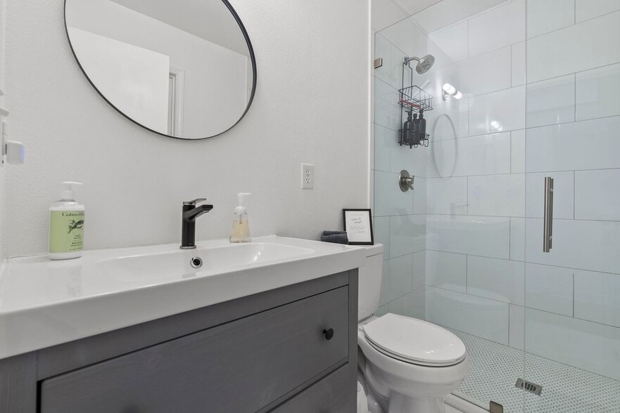 Building Photo - 26 One Blf Ln