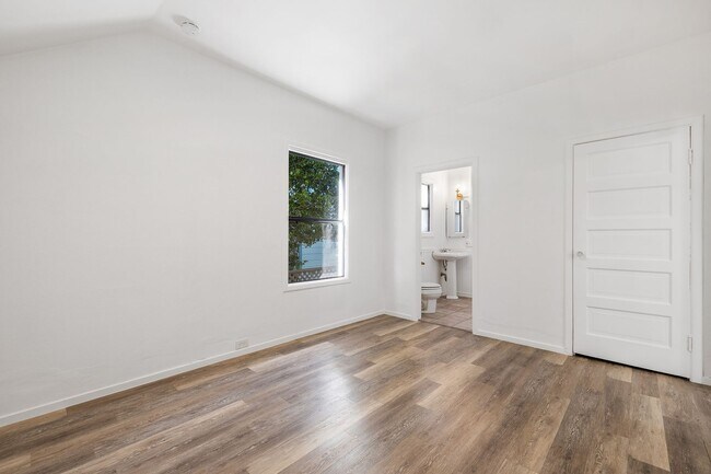 Building Photo - 1033 Central Ave