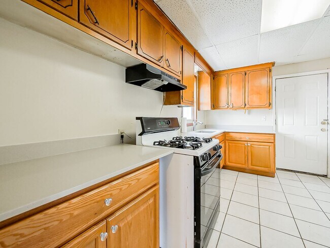 Building Photo - Comfort & Convenience in Desirable Madison Heights