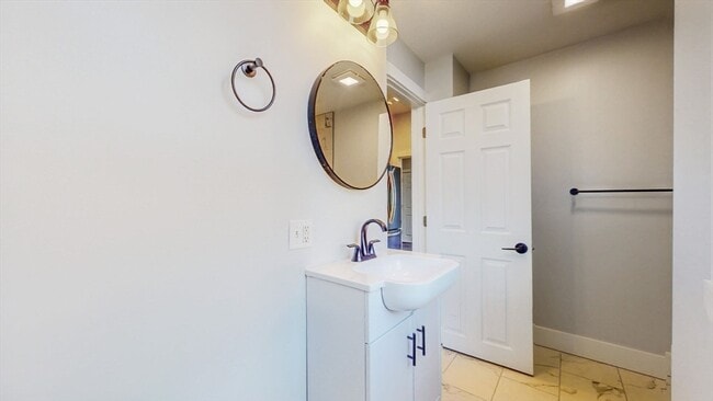 Building Photo - 24 Alfred St