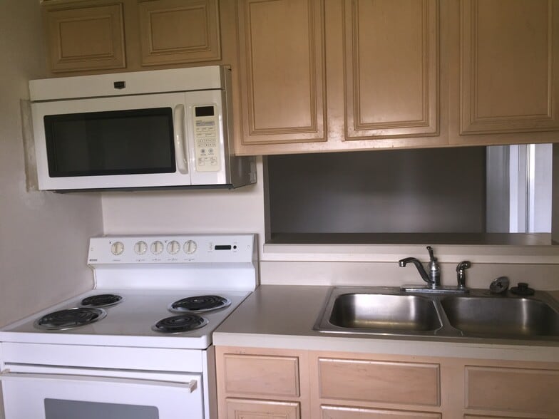 Kitchen - 229 Everest Pt