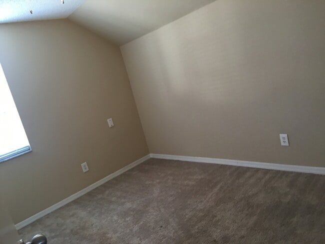 Building Photo - Huge 4 Bedroom / 2 Bath Single Family Home...