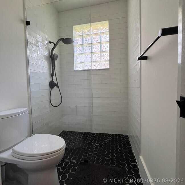 Building Photo - 19305 Skyridge Cir