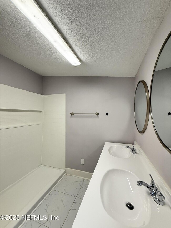 Building Photo - 4541 Woolman Ave
